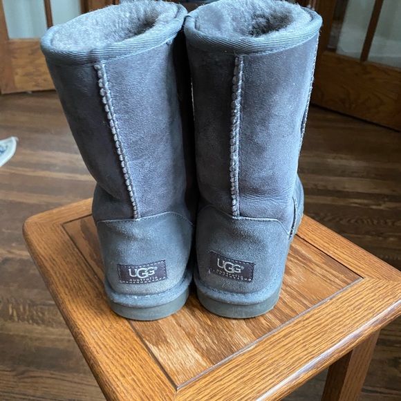 Womens Ugg boots - Picture 3 of 5
